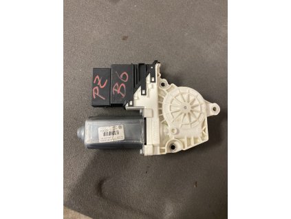 Motorek stahování oken pravy zadni VW Passat B6 1K0 959 704 P 1K0959704P 974226-113 974226-113