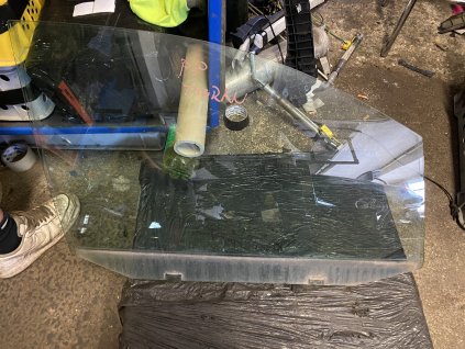 Prave přední okno VW Touran