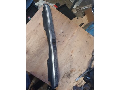 Nakládaladací hrana kufru audi a4 b7  8E9 864 483C 8E9864483C