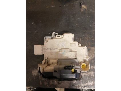 Zamek dveří levy predni  Audi A4 b6 b7  8E1 837 015 AA 8E1837015AA