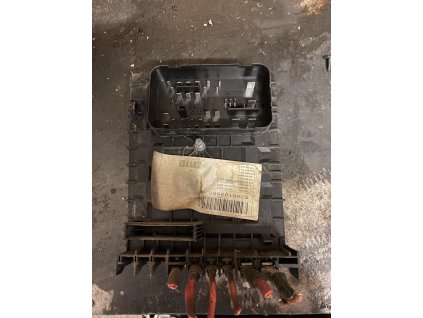 Pojistkova skříň 1K0 937 125 A 1K0937125A