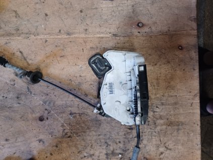 Zámek dveří pravý Zadni  octavia 3 5K4 839 015 5K4839015