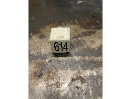 Rele 614 8E0 951 253 8E0951253