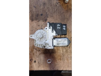 Motorek stahování oken levý zadní škoda Octavia 21K0 959 703 B 1K0959703B