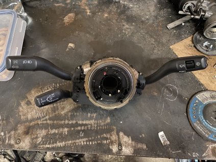 Přepínač kombinovaný pačky pod volantem s kroužkem  airbagu Audi A6 3.0TDI 4F0 953 549 A 4F0953549A 4E0 953 541 A 4E0953541A