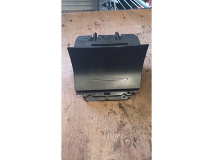 Popelník Škoda Octavia 2 1Z1 863 077 A 1Z1863077A