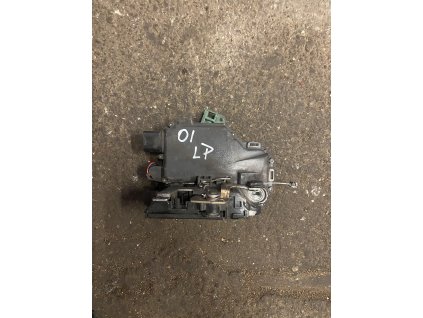 Zamek dveří levy přední Octavia 1