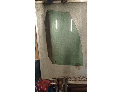 Sklo levých předních dveří VW touran