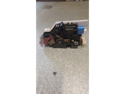 Zámek dveří levý přední VW touran 3D1 837 015 3D1837015