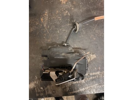 Zamek dveří levy predni a4 b6 8E0 839 015 C 8E0839015C