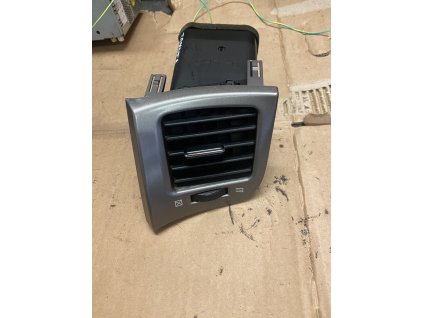 Pruduch ventilace levy Toyota Avensis Verso
