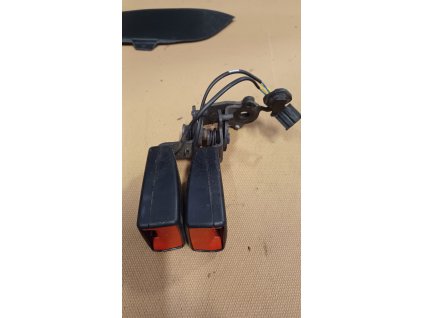 Dvojitý zámek pásu Škoda Octavia 3 8V0 857 739 8V0857739