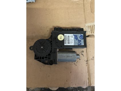 Motorek stahování oken Pravy přední Audi A8 D3 5WK4 8111FBF 5WK48111FBF