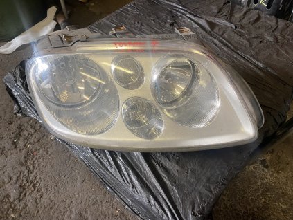Přední světlo prave VW Touran