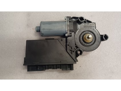 Motorek stahování okna pravý přední Audi A4 B7 8E1 959 802 H 8E1959802H 130 821 764 130821764