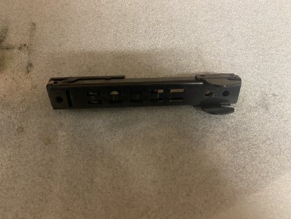 Mechanismus nastavení výšky bezpečnostního pásu  1T0 857 819 1T0857819