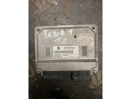 Řídicí jednotka motoru Škoda Fabia 1 1.2 03D 906 032 A 03D906032A