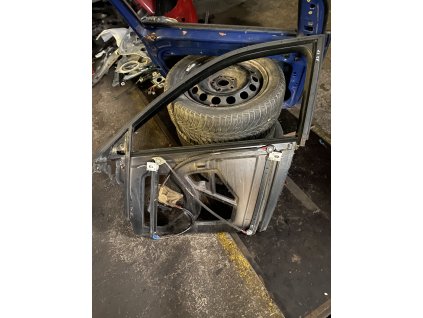 Stahovačka leva přední Audi A3 5dveřová verze