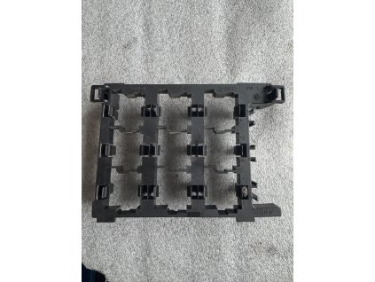 Nosič elektrického relé VW Touran 1T1937503A