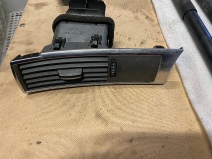 Pruduch ventilace levy přední Audi A6 4F 4F1 820 901 C 4F1820901C