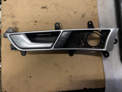 Klika dveří leva přední Audi A6 4F 4F0 837 019 C 4F0837019C