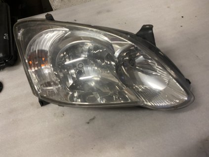 Prave přední světlo Toyota Corolla