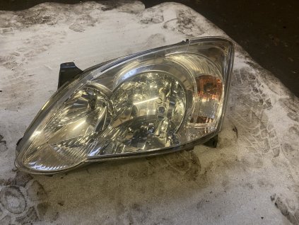 Leve přední světlo Toyota Corolla