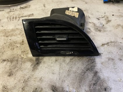 Průduch ventilace levy přední Renault Mégane 3