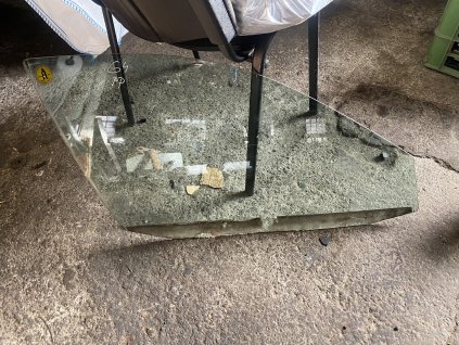 Sklo prave přední VW Golf 4