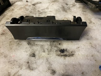 Popelnik VW Passat B6 3C0 862 284 A 3C0862284A