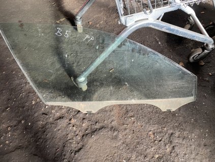 Sklo prave přední VW Passat B5 b5.5 superb 1