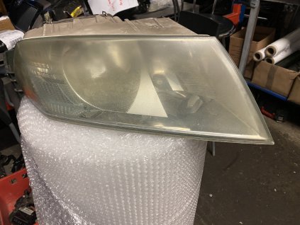 Přední světlo prave Škoda Octavia 2