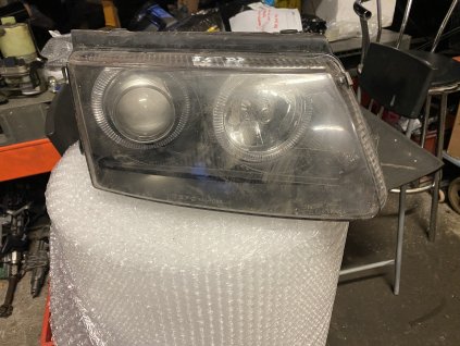 Přední světlo prave VW Passat B5