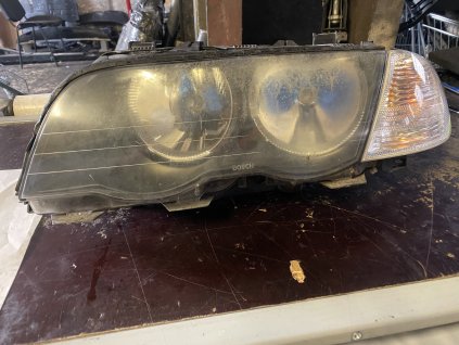 Přední světlo leve BMW E46