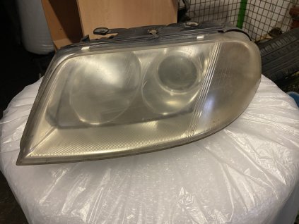 Přední světlo leve VW Passat B5.5