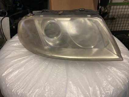 Přední světlo prave VW Passat B5.5