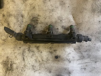 Vstřikovaci lišta se vstřiky 03E 133 320 A 03E133320A 03E 906 031 03E906031