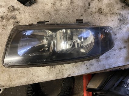 Přední světlo leve Seat Leon