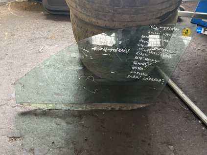 Sklo leve přední VW Golf IV