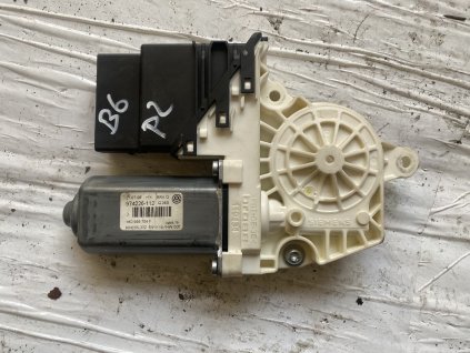 Motorek stahování oken Pravy zadní 1K0 959 704 P 1K0959704P