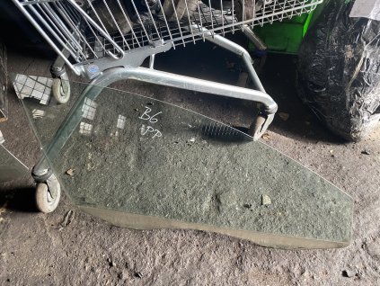 Sklo prave přední VW Passat B6