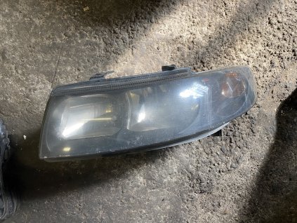 Přední světlo leve Seat  toledo leon