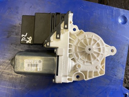 Motorek stahování oken pravý zadní VW Passat B6 Combi 3C9 959 704 3C9959704 975281-200 975281-200