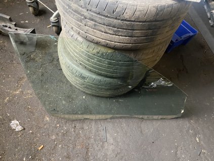Sklo právé přední Škoda Fabia 1