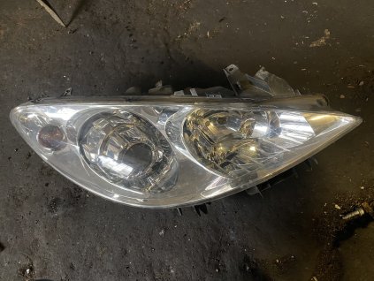 Přední světlo prave Peugeot 307