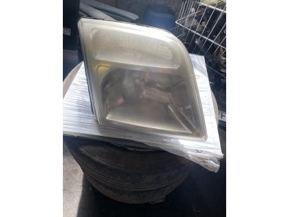 Přední světlo prave Ford Tourneo Connect