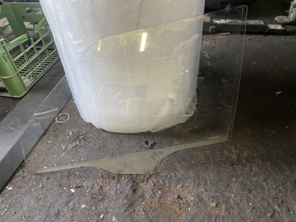 Sklo leve přední Škoda Fabia 2