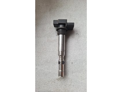 Zapalovací cívka  BOSCH 0 986 221 047 0986221047