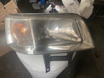 Přední prave světlo VW T5 7H1 941 016 J 7H1941016J