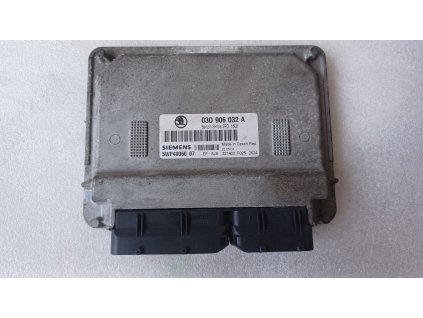 Řídící jednotka motoru 03D 906 032 A 03D906032A